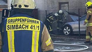 Die Feuerwehr Simbach l&ouml;schte den Brand. Verletzt wurde niemand.&nbsp;