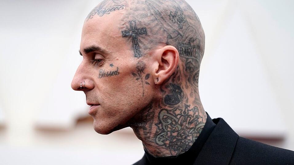 Travis Barker geht davon aus, dass er in ein paar Wochen wieder fit ist. (Archivbild) Travis Barker geht davon aus, dass er in ein paar Wochen wieder fit ist. (Archivbild)