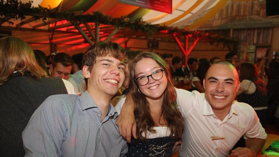 Auch am Samstagabend strömten viele Landshuter zur Dult. Auch am Samstagabend strömten viele Landshuter zur Dult.