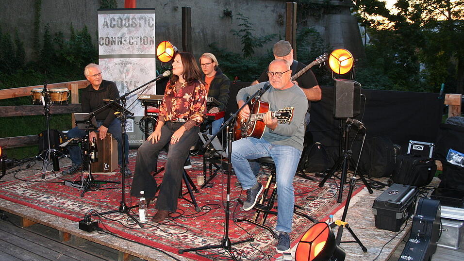 Acoustic Connection überzeugte erneut auf der Stadtgrabenbühne. Acoustic Connection überzeugte erneut auf der Stadtgrabenbühne.