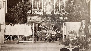 Das Heilige Grab in der Steinfelskirche w&auml;hrend der Kartage vor etwa 80 Jahren. (Archivfoto)