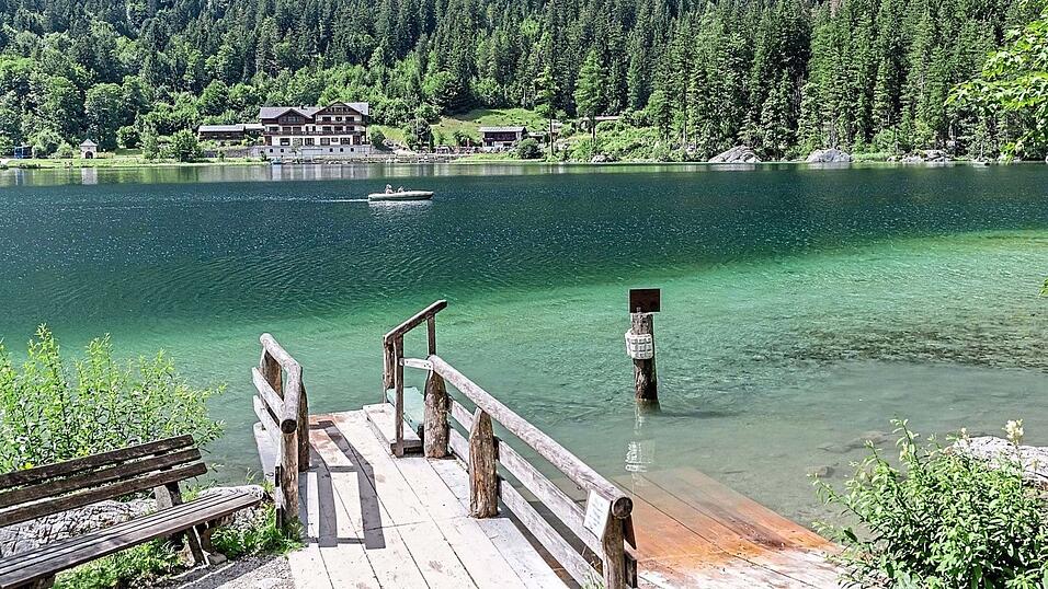 Malerisch ist der Blick &uuml;ber den Hintersee bei Ramsau im Berchtesgadener Land.