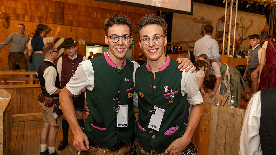 Die Partybilder vom Freitag, 9. August 2024, aus dem Festzelt Weckmann. Die Partybilder vom Freitag, 9. August 2024, aus dem Festzelt Weckmann.