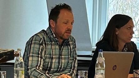 Erstmals stellte Florian Gruber den Haushaltsvorentwurf des Landkreises vor.