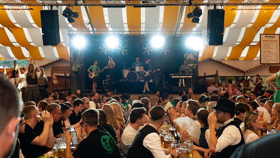 Die Partybilder vom Freitag, 16. August, aus dem Festzelt Nothaft. Die Partybilder vom Freitag, 16. August, aus dem Festzelt Nothaft.