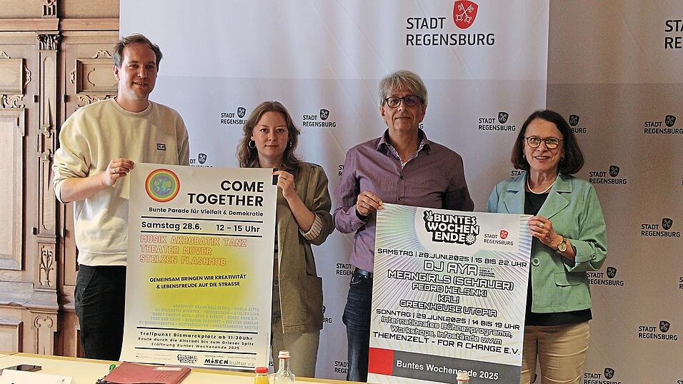 Ulrich Wetzel, Luise Wax, Munir Qreini und Oberb&uuml;rgermeisterin Gertrud Maltz-Schwarzfischer.