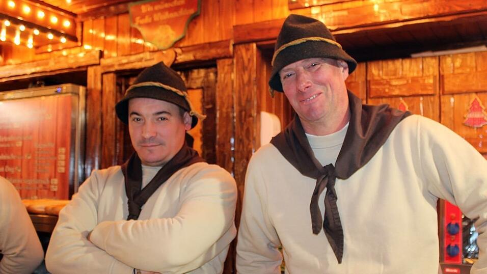 Am Donnerstagabend ist der Landshuter Christkindlmarkt eröffnet worden. Am Donnerstagabend ist der Landshuter Christkindlmarkt eröffnet worden.