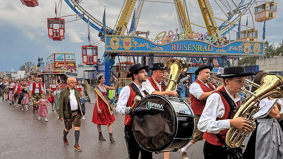 Festzug: Der Beginn einer wundervollen Herbstdult. Festzug: Der Beginn einer wundervollen Herbstdult.