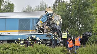 Ein aus München kommender Expresszug ist in Tschechien mit einem Personenzug zusammengestoßen. Ein aus München kommender Expresszug ist in Tschechien mit einem Personenzug zusammengestoßen.