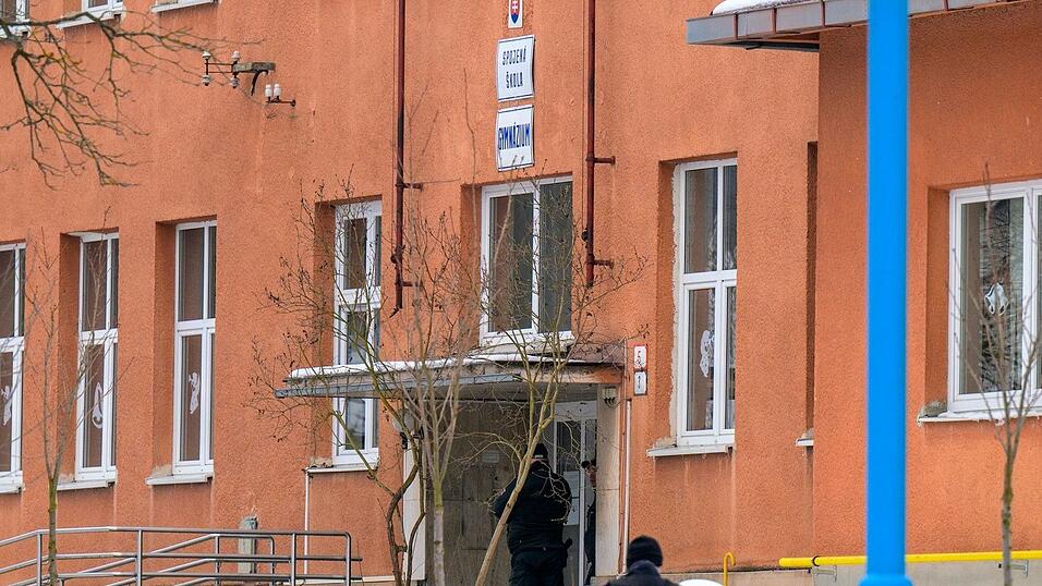 Das Geb&auml;ude des Gymnasiums, in dem der Amoklauf stattfand. Mit einem Messer hat ein 18 Jahre alter Sch&uuml;ler in einem Gymnasium in der Slowakei mindestens zwei Menschen get&ouml;tet und mehrere verletzt.