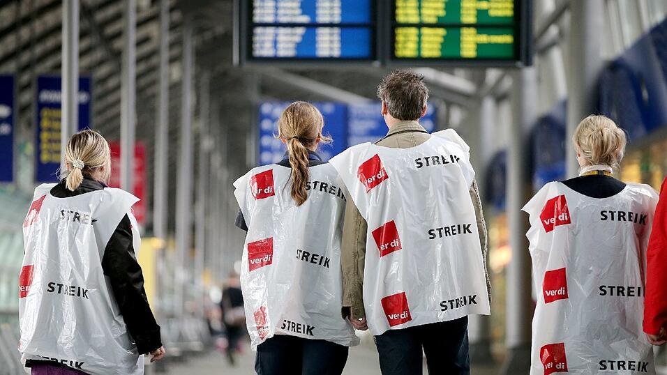 Die Lufthansa hat mit der Einigung beim Bodenpersonal einen ihrer komplexen Tarifkonflikte aus dem Weg geräumt. Die Lufthansa hat mit der Einigung beim Bodenpersonal einen ihrer komplexen Tarifkonflikte aus dem Weg geräumt.