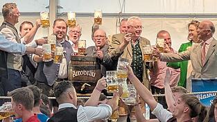 &bdquo;Achtung, Achtung&ldquo; - Ausnahmezustand: Die tollen Tage von Moos haben am Freitagabend auf nur einen Schlag begonnen.