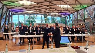 Bei der konstituierenden Sitzung hatten sich noch alle Stadträte in ihren feinsten Zwirn geworfen. Bei der konstituierenden Sitzung hatten sich noch alle Stadträte in ihren feinsten Zwirn geworfen.