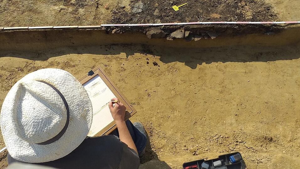 Impressionen der arch&auml;ologischen Ausgrabung in Essenbach 2019.