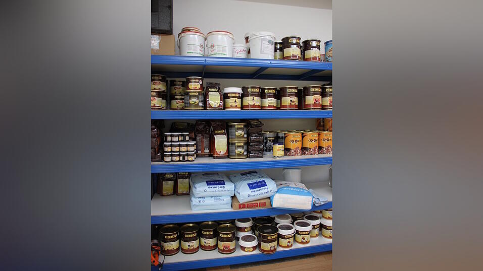 Freistunde durfte in das Eislabor der Familie Santoro. Was genau alles Angelo in die verschiedenen Eissorten hineinmischt, bleibt ein Geheimnis. Am Ende schmecken sie aber alle super. Freistunde durfte in das Eislabor der Familie Santoro. Was genau alles Angelo in die verschiedenen Eissorten hineinmischt, bleibt ein Geheimnis. Am Ende schmecken sie aber alle super.