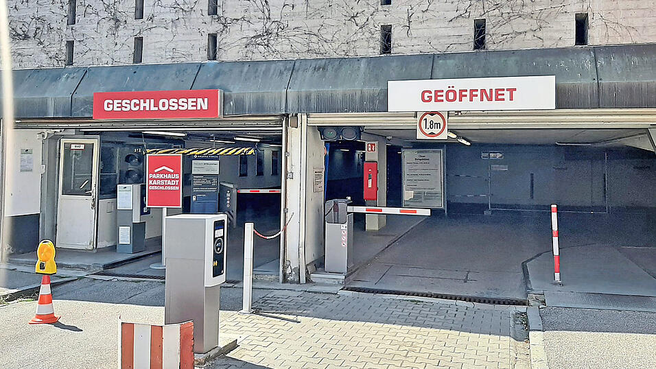 An der Wittstraße ist das Karstadt-Parkhaus aktuell komplett geschlossen, das Oberpaur-Parkhaus ist teilweise gesperrt. An der Wittstraße ist das Karstadt-Parkhaus aktuell komplett geschlossen, das Oberpaur-Parkhaus ist teilweise gesperrt.