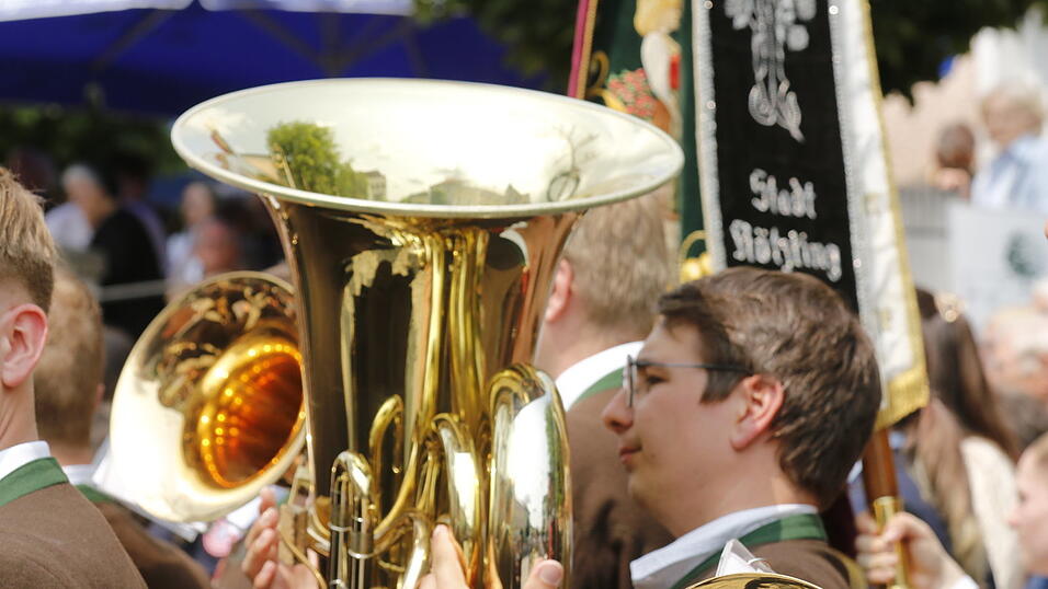 Bilder vom Festakt auf dem Veitsplatz in Bad Kötzting Bilder vom Festakt auf dem Veitsplatz in Bad Kötzting