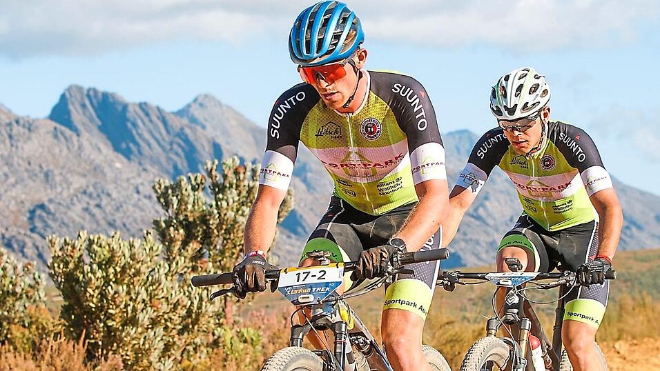 Bilden im Einzelkämpfersport ein Team: Jordan Haarpaintner (mit weißem Helm) und Matthew Leppan.