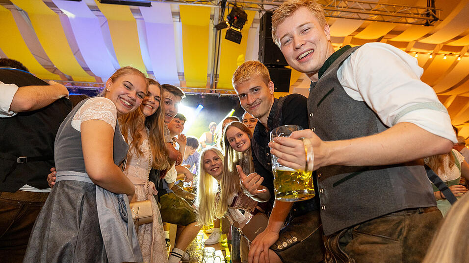 Die Partybilder vom Freitag, 9. August 2024, aus dem Festzelt Nothaft. Die Partybilder vom Freitag, 9. August 2024, aus dem Festzelt Nothaft.