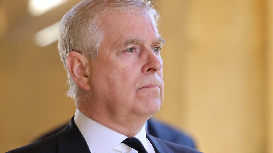 Prinz Andrew ist mit dem Versuch gescheitert, eine US-Klage wegen Missbrauchsvorwürfen gegen ihn zu stoppen. Prinz Andrew ist mit dem Versuch gescheitert, eine US-Klage wegen Missbrauchsvorwürfen gegen ihn zu stoppen.