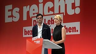 Luigi Pantisano und Ines Schwerdtner sind das neue Führungsduo der Linken. Luigi Pantisano und Ines Schwerdtner sind das neue Führungsduo der Linken.