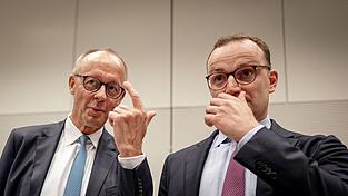 Unionsfraktionschef Jens Spahn verteidigt Bundeskanzler Friedrich Merz beim Thema Migration im Stadtbild. (Archivfoto)