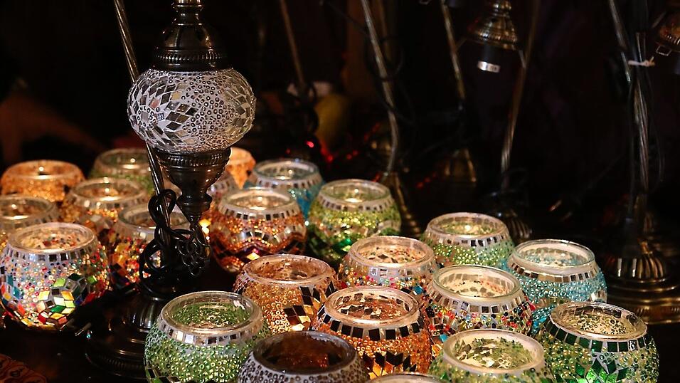 Am Donnerstagabend wurde der 40. Landshuter Christkindlmarkt er&ouml;ffnet.