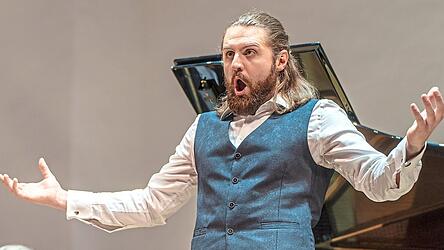 Bariton Konstantin Krimmel (Foto) und sein kongenialer Klavierbegleiter Gerold Huber jun. brillierten beim Konzert im Rittersaal.