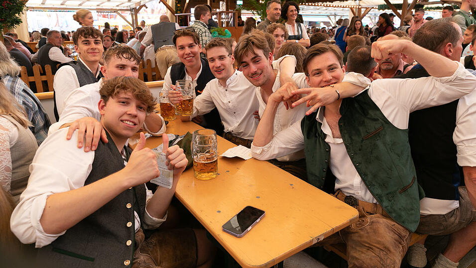 Die Partybilder vom Samstag, 9. August, aus dem Festzelt Nothaft. Die Partybilder vom Samstag, 9. August, aus dem Festzelt Nothaft.