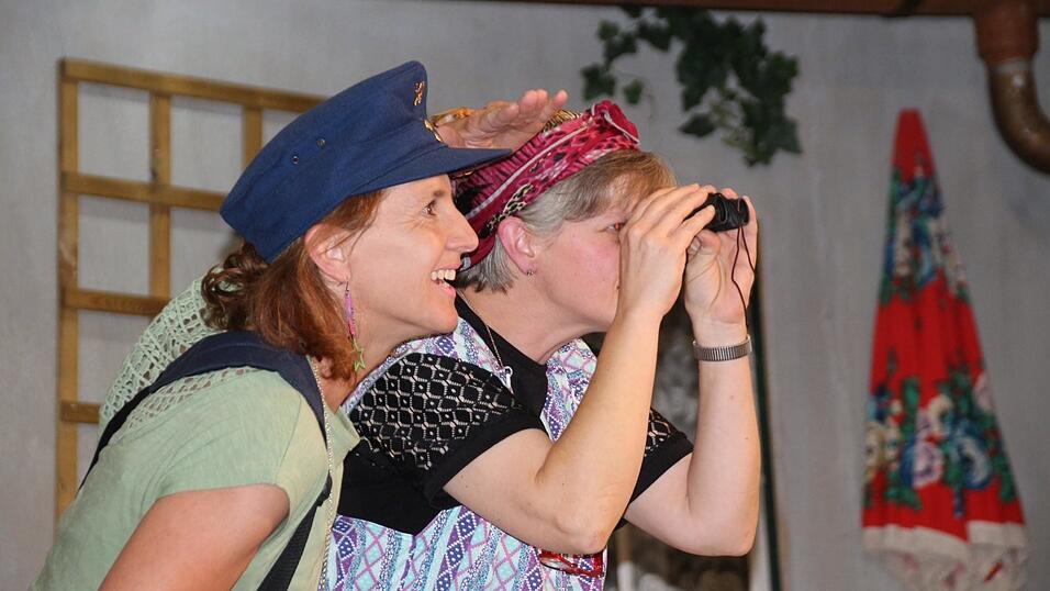 Postbotin Betty Packer hat ein Auge auf den Mieter gegen&uuml;ber geworfen.