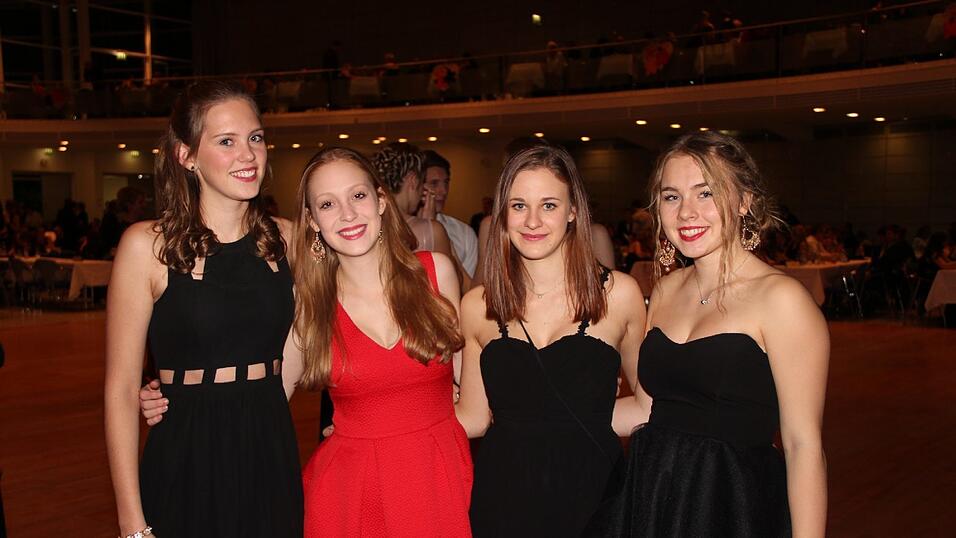 Die Bilder vom Abschlussball der Tanzschule Seidel in der Fraunhofer-Halle am 28. November. Die Bilder vom Abschlussball der Tanzschule Seidel in der Fraunhofer-Halle am 28. November.