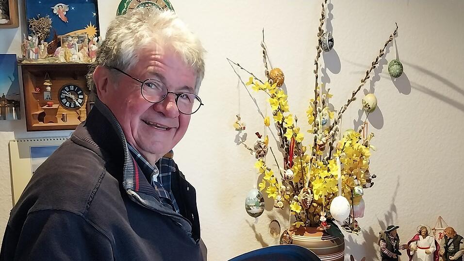 Franz Glas mit einer Passionskrippe.