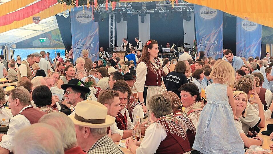Das Frühlingsfest fällt dem Corona-Virus zum Opfer. Das gab am Freitag VdK-Chef Oliver Antretter bekannt. Er macht aber den Deggendorfern Hoffnung: Eventuell könnte aus dem Frühlingsfest ja ein Herbstfest werden. Das Frühlingsfest fällt dem Corona-Virus zum Opfer. Das gab am Freitag VdK-Chef Oliver Antretter bekannt. Er macht aber den Deggendorfern Hoffnung: Eventuell könnte aus dem Frühlingsfest ja ein Herbstfest werden.