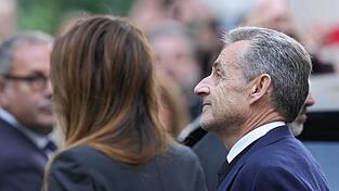 Frankreichs inhaftierter Ex-Präsident Sarkozy kann das Gefängnis unter Auflagen verlassen (Archivbild).