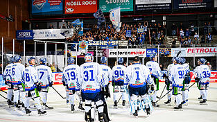 Nach dem knappen Heimsieg gegen Bremerhaven am Freitag konnten die Straubing Tigers auch am Sonntag zusammen mit den mitgereisten Fans ein 4:2 in Schwenningen feiern. In dem Stil soll es weitergehen. Nach dem knappen Heimsieg gegen Bremerhaven am Freitag konnten die Straubing Tigers auch am Sonntag zusammen mit den mitgereisten Fans ein 4:2 in Schwenningen feiern. In dem Stil soll es weitergehen.
