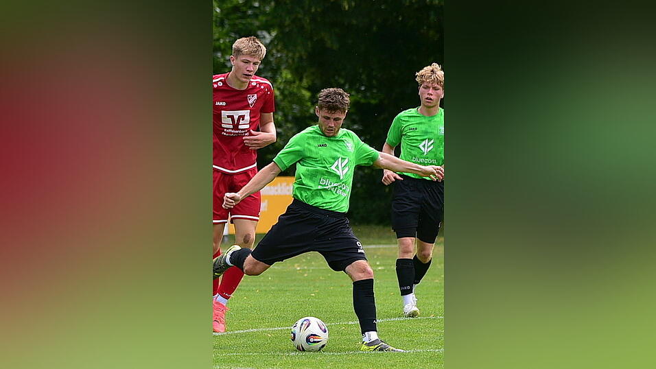 Benedikt Troffer (vorne) entschied mit seinem Solo zum sp&auml;ten 1:0 die Partie beim TSV Mauth zugunsten der SpVgg GW Deggendorf, die damit bereits Vizemeister ist.