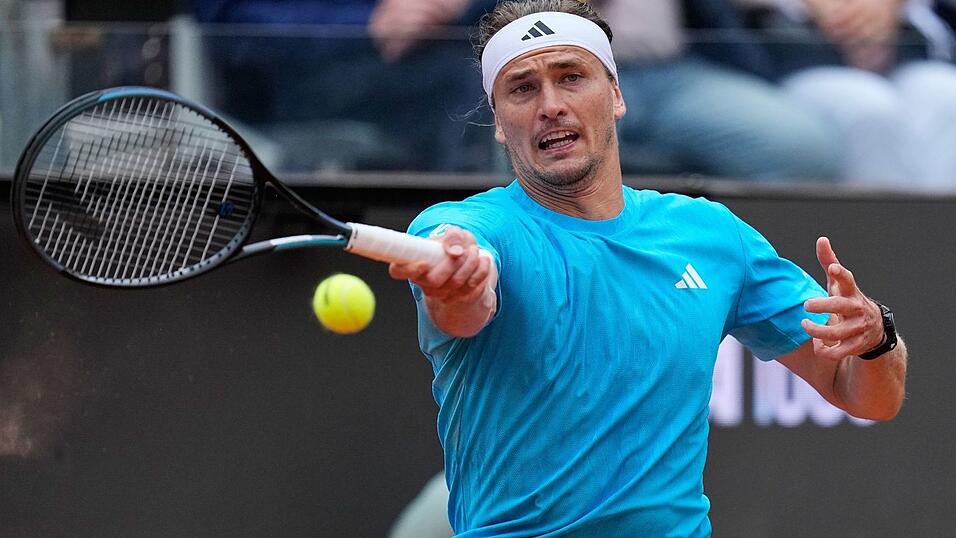 Nach sehr gutem Start verliert Alexander Zverev sein Achtelfinale beim Turnier in Rom. Nach sehr gutem Start verliert Alexander Zverev sein Achtelfinale beim Turnier in Rom.