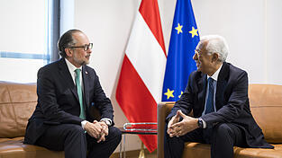 Alexander Schallenberg (l.) traf sich in Brüssel mit mehreren EU-Offiziellen, darunter auch EU-Ratspräsident Antonio Costa
