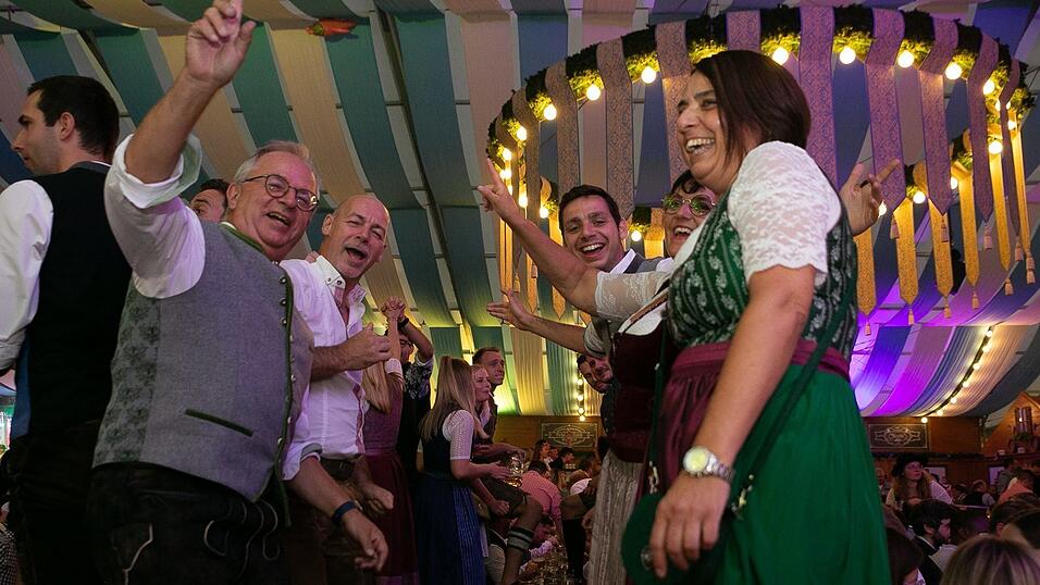 Die Partybilder vom Freitag, 12. August 2022, aus dem Festzelt Wenisch.