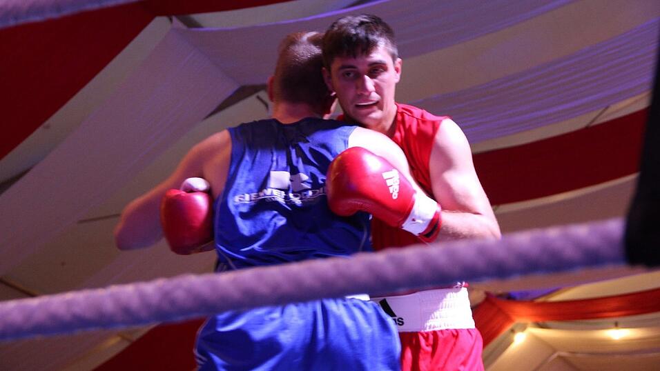 Im Lechner-Festzelt hie&szlig; es am Sonntag wieder 'Let&acute;s get ready to rumble'.