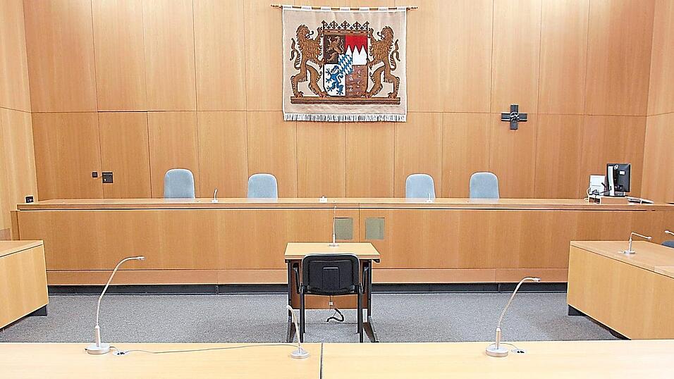 Vor dem Landgericht in Landshut musste sich ein 34-Jähriger aus Landau verantorten. Vor dem Landgericht in Landshut musste sich ein 34-Jähriger aus Landau verantorten.