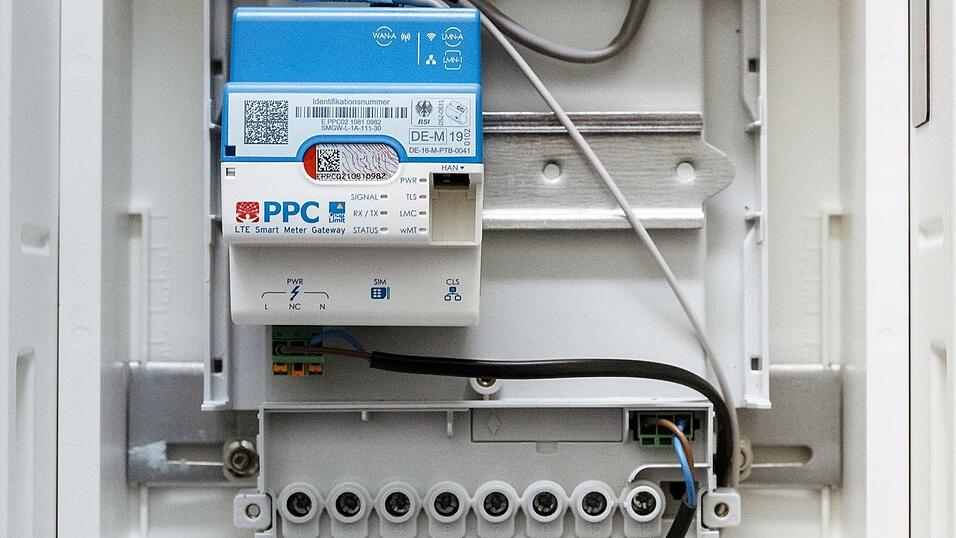 Ein digitaler Stromzähler. Nach Berechnungen von Eon Energie Deutschland und der Forschungsstelle Energiewirtschaft könnten die Bürger viel Geld sparen, wenn sie ihren Stromverbrauch auf günstige Tageszeiten legen. (Symbolbild) Ein digitaler Stromzähler. Nach Berechnungen von Eon Energie Deutschland und der Forschungsstelle Energiewirtschaft könnten die Bürger viel Geld sparen, wenn sie ihren Stromverbrauch auf günstige Tageszeiten legen. (Symbolbild)