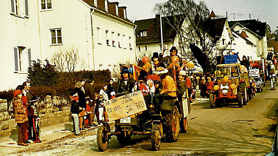 Hohe Beteiligung erfuhr der Faschingszug vor 40 Jahren.