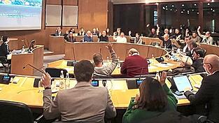 Mit großer Mehrheit hat der Deggendorfer Stadtrat den Haushalt für 2026 auf den Weg gebracht. Mit großer Mehrheit hat der Deggendorfer Stadtrat den Haushalt für 2026 auf den Weg gebracht.