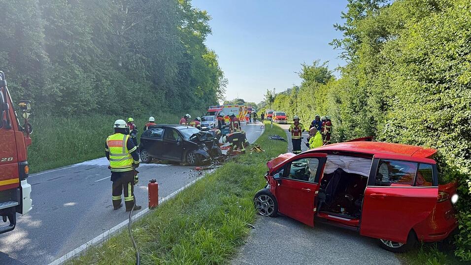 Zwischen Buch und Niedererlbach kollidierten zwei Autos.