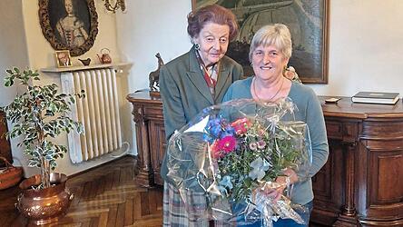 &bdquo;Lassen Sie uns in Kontakt bleiben&ldquo;, sagte Monica Gr&auml;fin von Arco auf Valley bei der Verabschiedung von Anges Frischhut, der sie herzlich dankte.