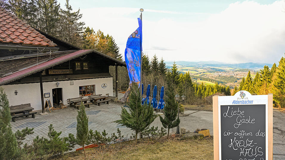 Idyllisch gelegen: Das Kreuzhaus punktet nicht nur mit Gem&uuml;tlichkeit, sondern auch mit seiner einmaligen Aussicht.