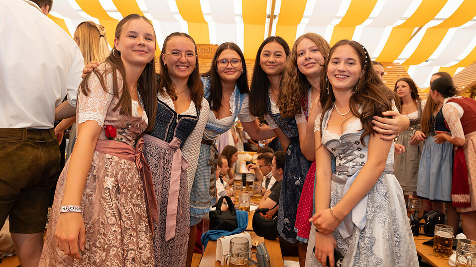 Die Partybilder vom Montag, 19. August, aus dem Festzelt Nothaft. Die Partybilder vom Montag, 19. August, aus dem Festzelt Nothaft.