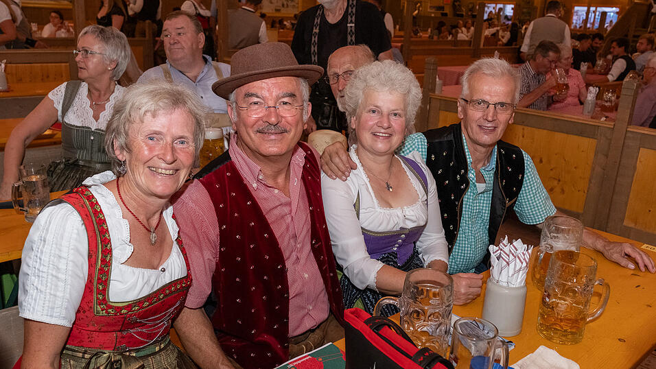 Die Partybilder vom Sonntag, 13. August 2023, aus dem Festzelt Krönner. Die Partybilder vom Sonntag, 13. August 2023, aus dem Festzelt Krönner.