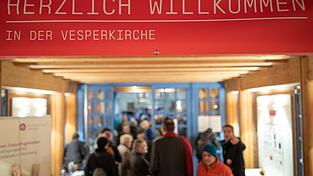 Neben einem erschwinglichen und mancherorts kostenlosen Essen laden die «Vesperkirchen» laut Diakonie Bayern vielerorts auch zu Konzerten und Gottesdiensten ein. (Archivbild)